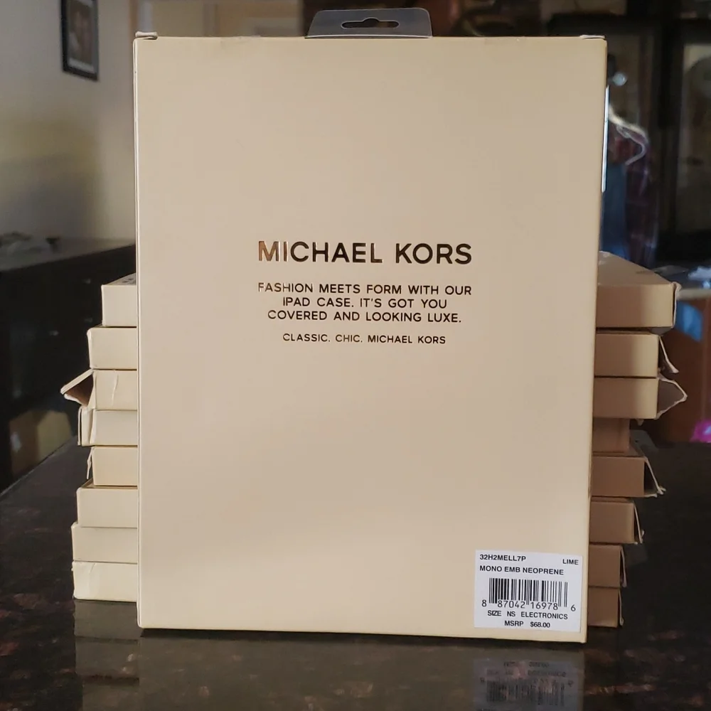 NWT Michael Kors Mono Embossed Neoprene Lime Ipad 2 Case